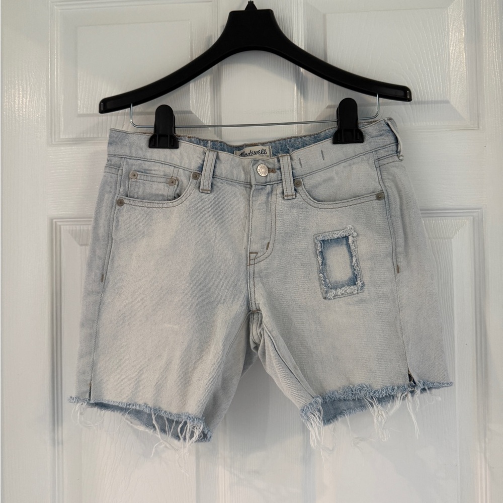 Madewell light wash Slim Boyjean cutoff shorts size 25